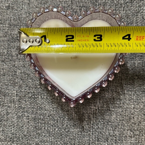 ❗️LAST FEW❗️ CHANEL Pink and White Heart Candle - Picture 6 of 7